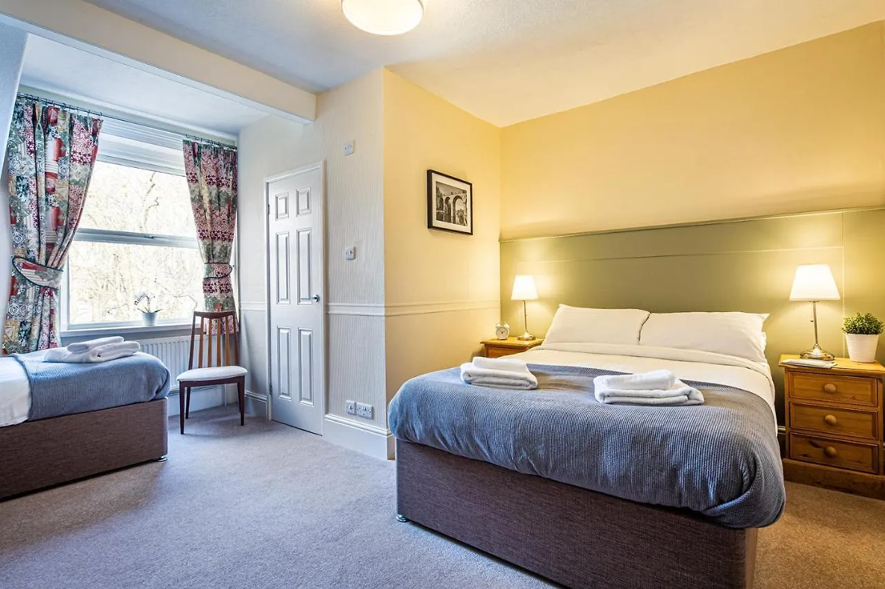Fountains Guest House - Harrogate Stays 4*,